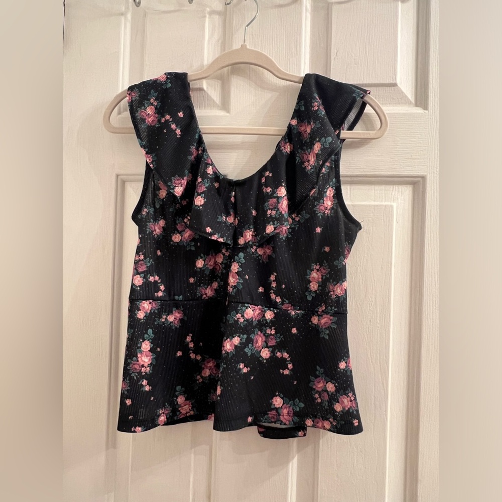 Size large black pink floral ribbed flouncy ruffle neck tank top